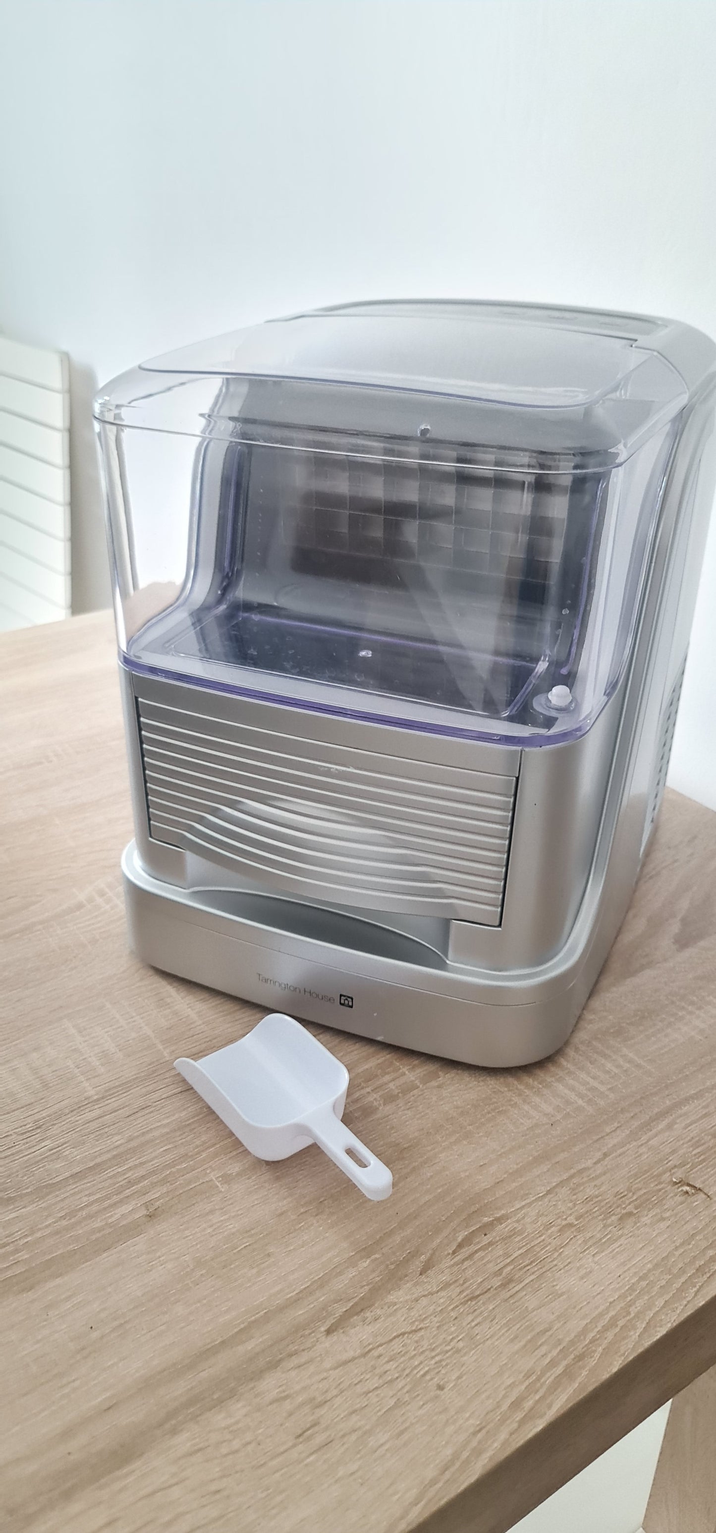 Eiswürfelmaschine 150W 24Stk/21min, bzw. 15kg/24h MIETEN Eiswürfelbereiter