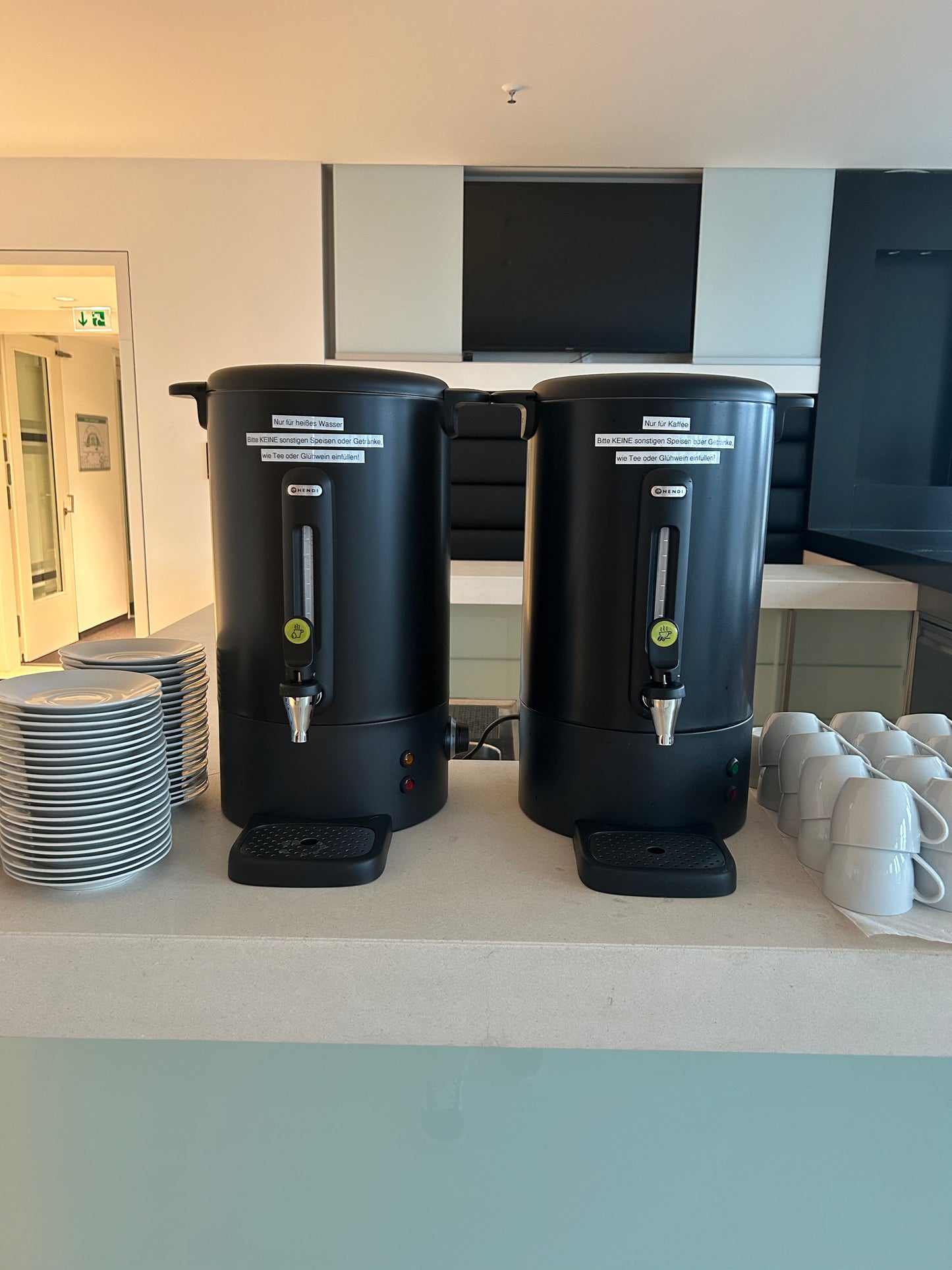 Heißwasser / Tee Dispenser XXL (Zapfhahn) 16 Liter MIETEN