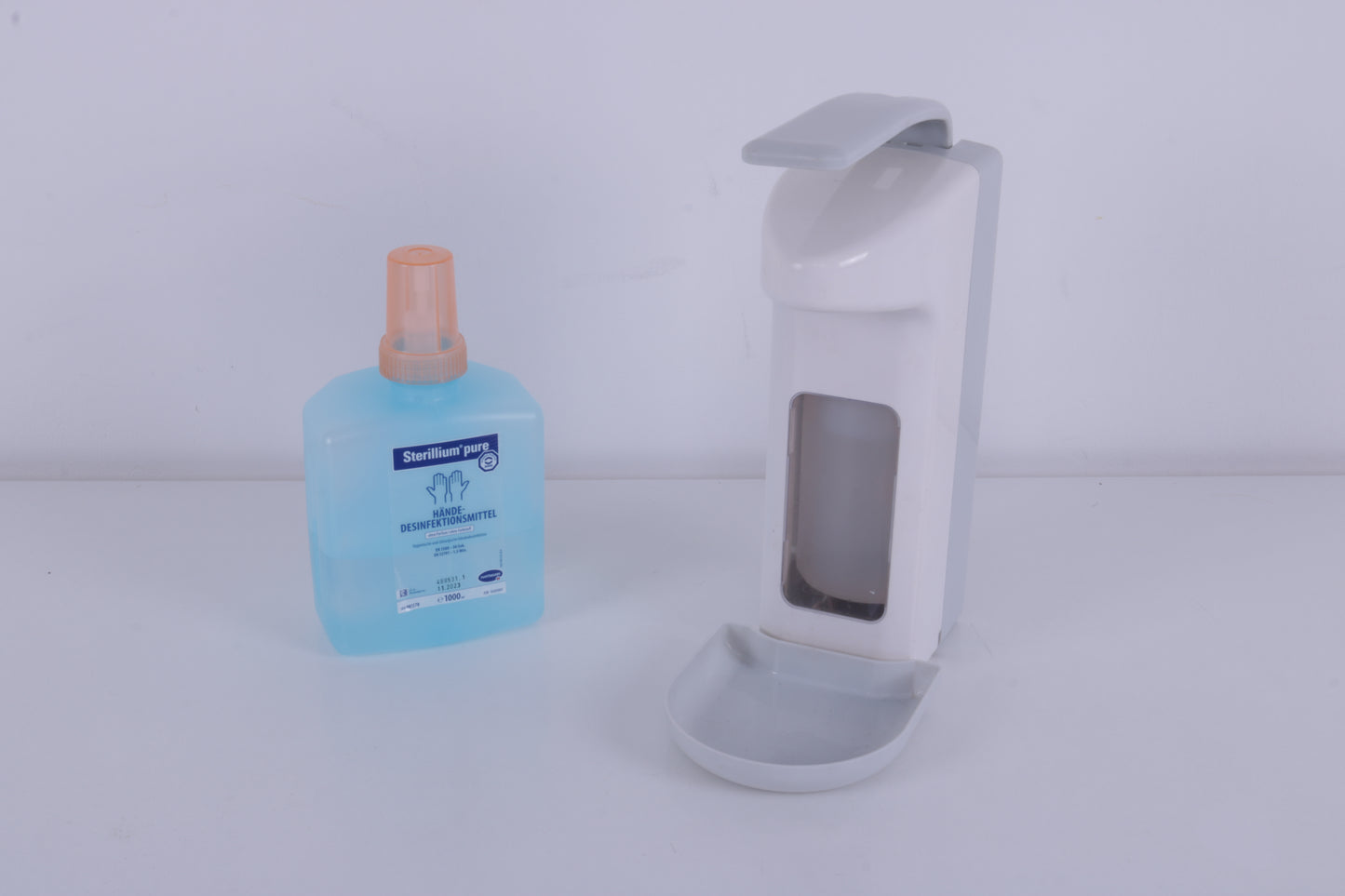 Bild von Desinfektionsmittelspender (inkl. 500ml Handdesinfektion) MIETEN