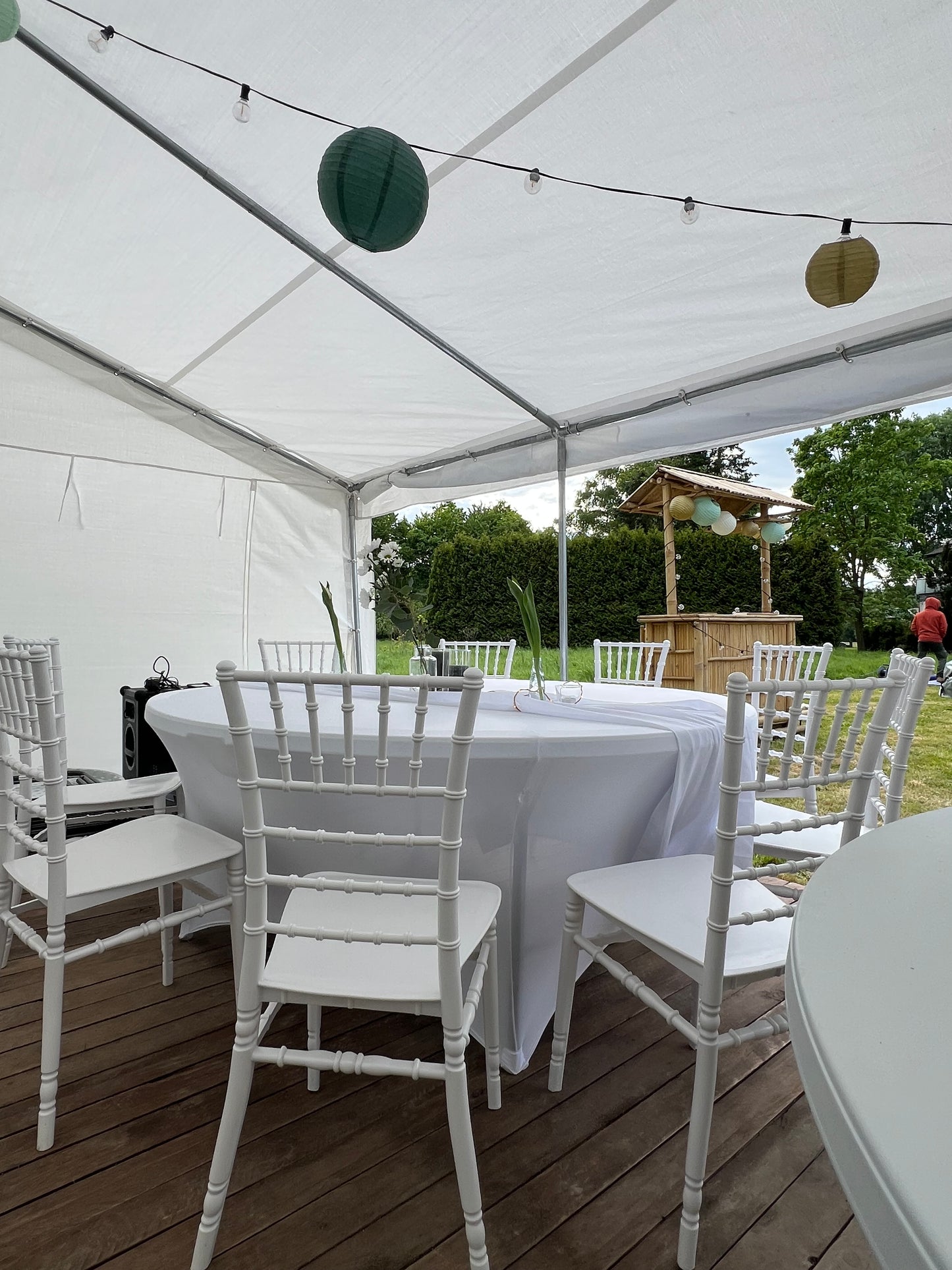 Bild von Husse Banketttisch (Weiß) 2. Wahl, Gereinigt** MIETEN Hochzeit Runder Tisch