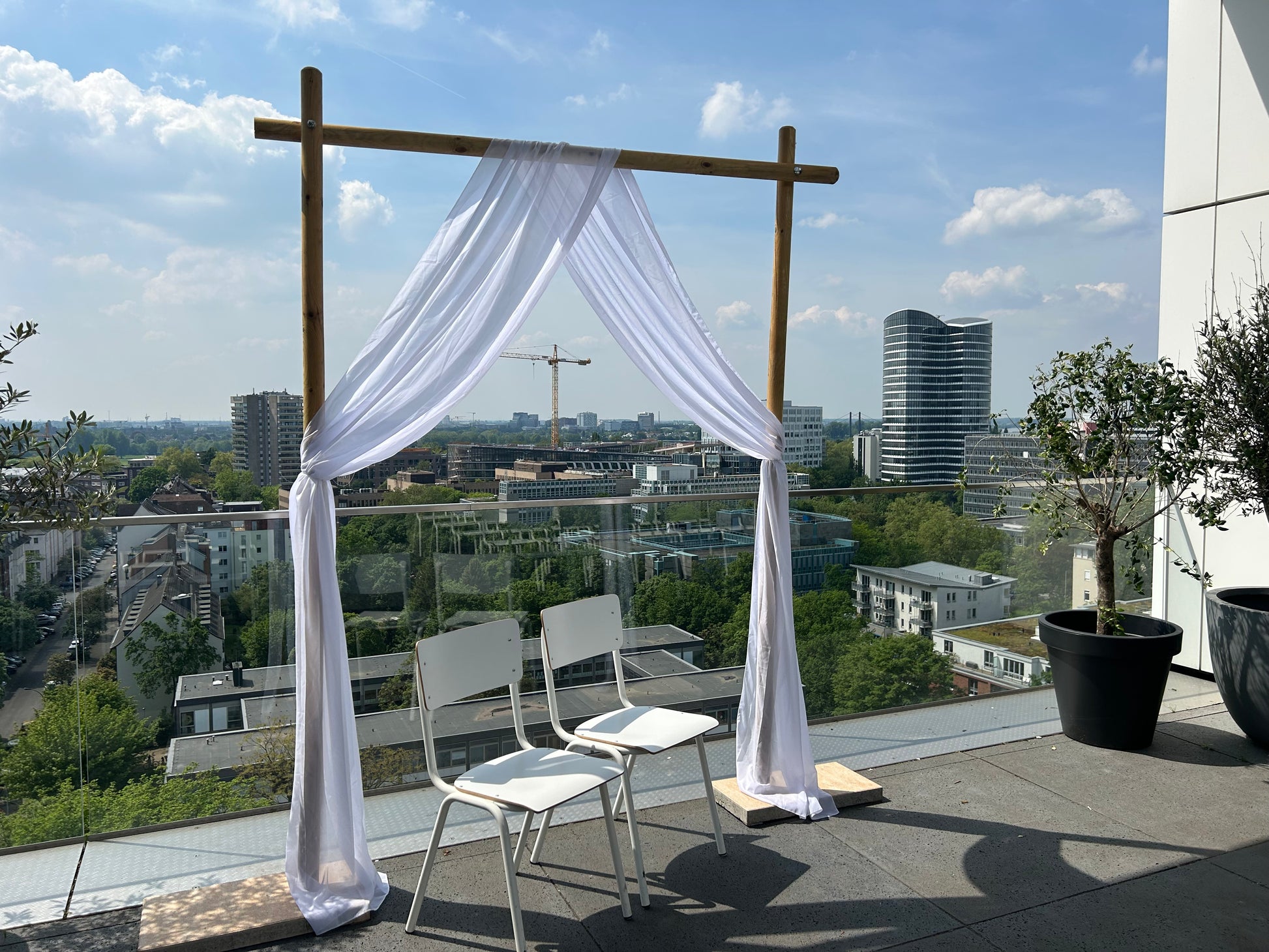 Bild von Traubogen Viereckig, Holz MIETEN Hochzeit Trauung