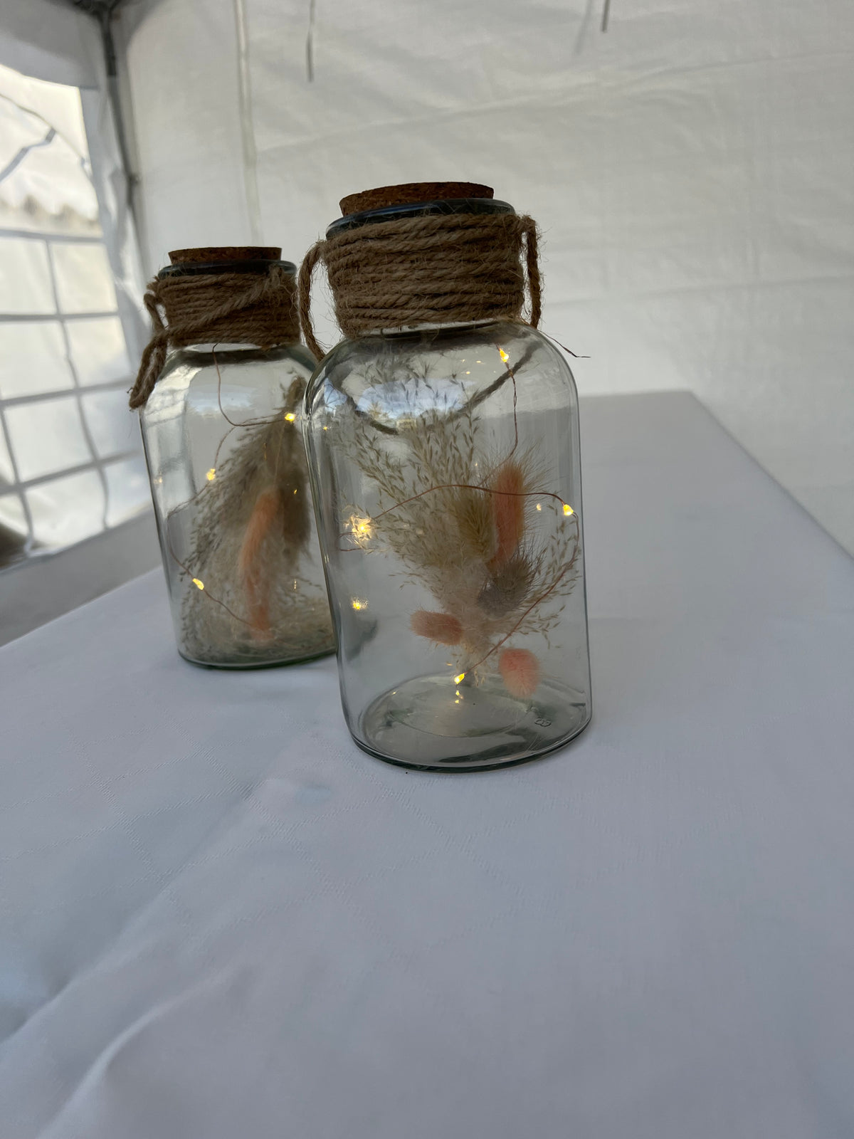 Beleuchtetes Dekoglas mit Trockenblumen MIETEN
