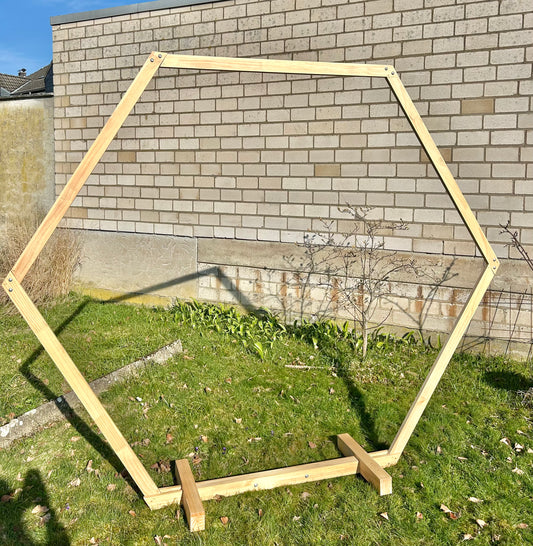 Bild von Traubogen Hexagon, Holz MIETEN Hochzeit Trauung