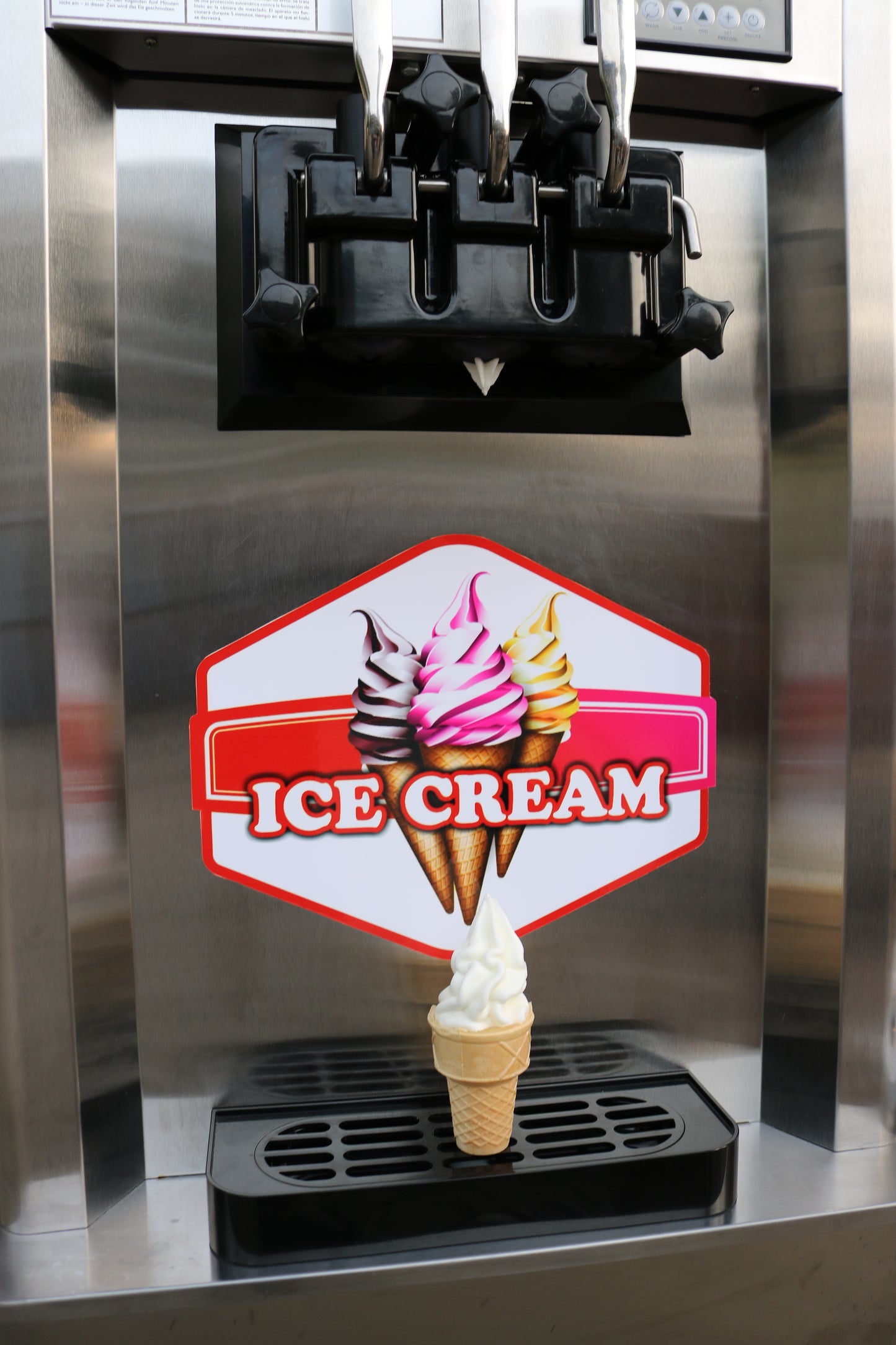 Bild von Professionelle Gastro Softeismaschine 23L/Std MIETEN Eismaschine