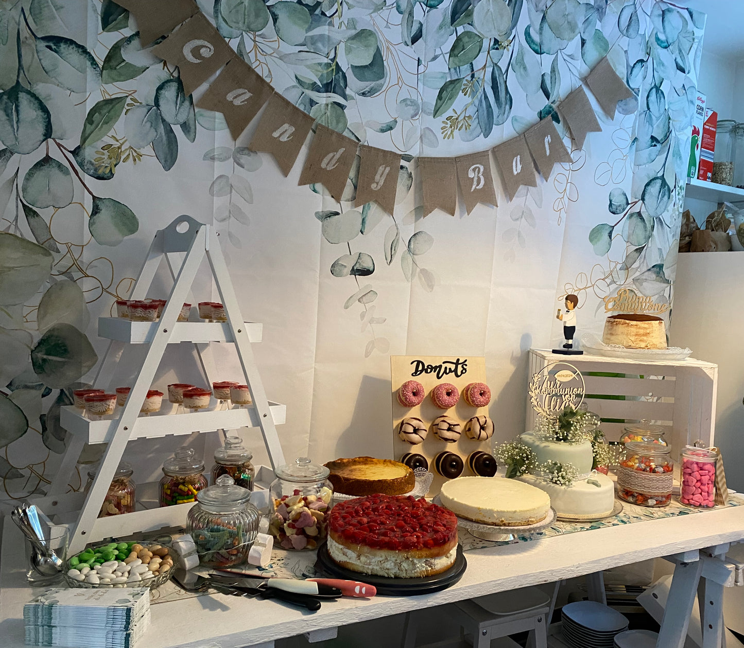 Bild von Candybar (inkl Tisch, Leiter-Regal, Zangen, Gläser) unbestückt MIETEN 