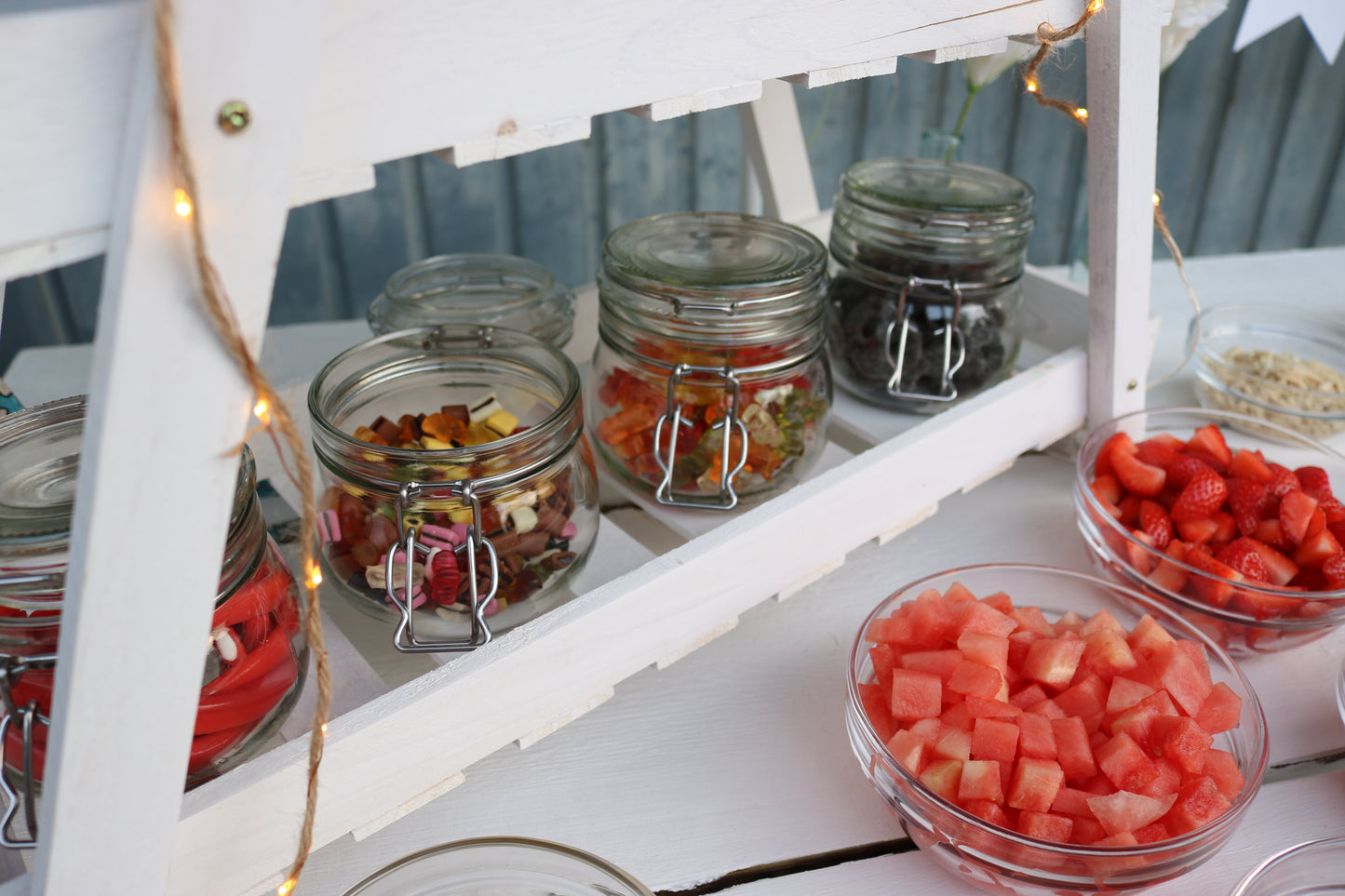 Candybar (inkl Tisch, Leiter-Regal, Zangen, Gläser) unbestückt MIETEN