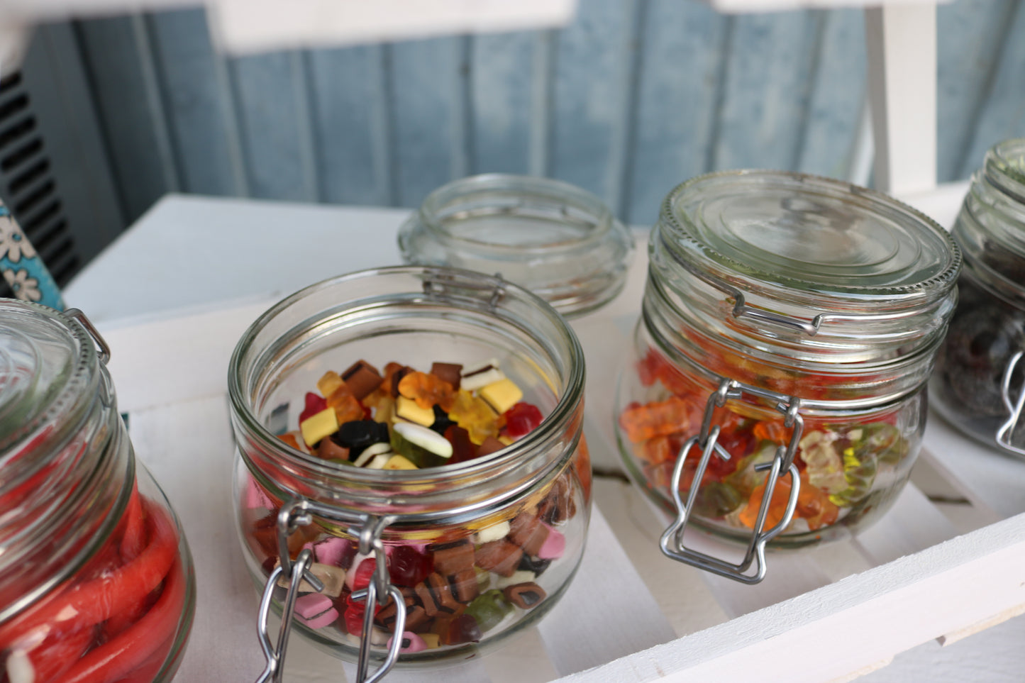 Candybar (inkl Tisch, Leiter-Regal, Zangen, Gläser) unbestückt MIETEN