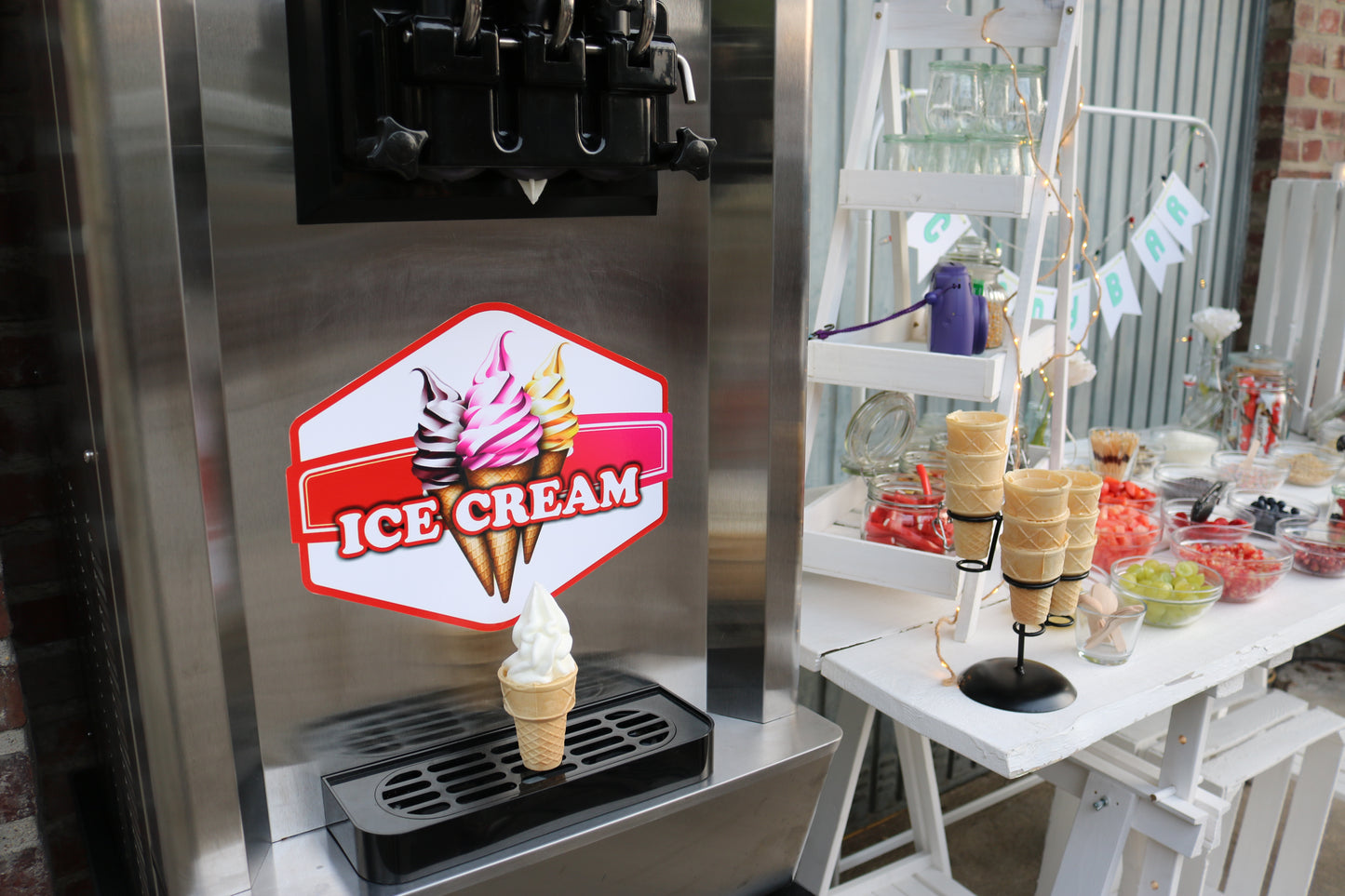 Frozenjogurt- oder Softeis-Bar Komplettpaket 180 Personen MIETEN