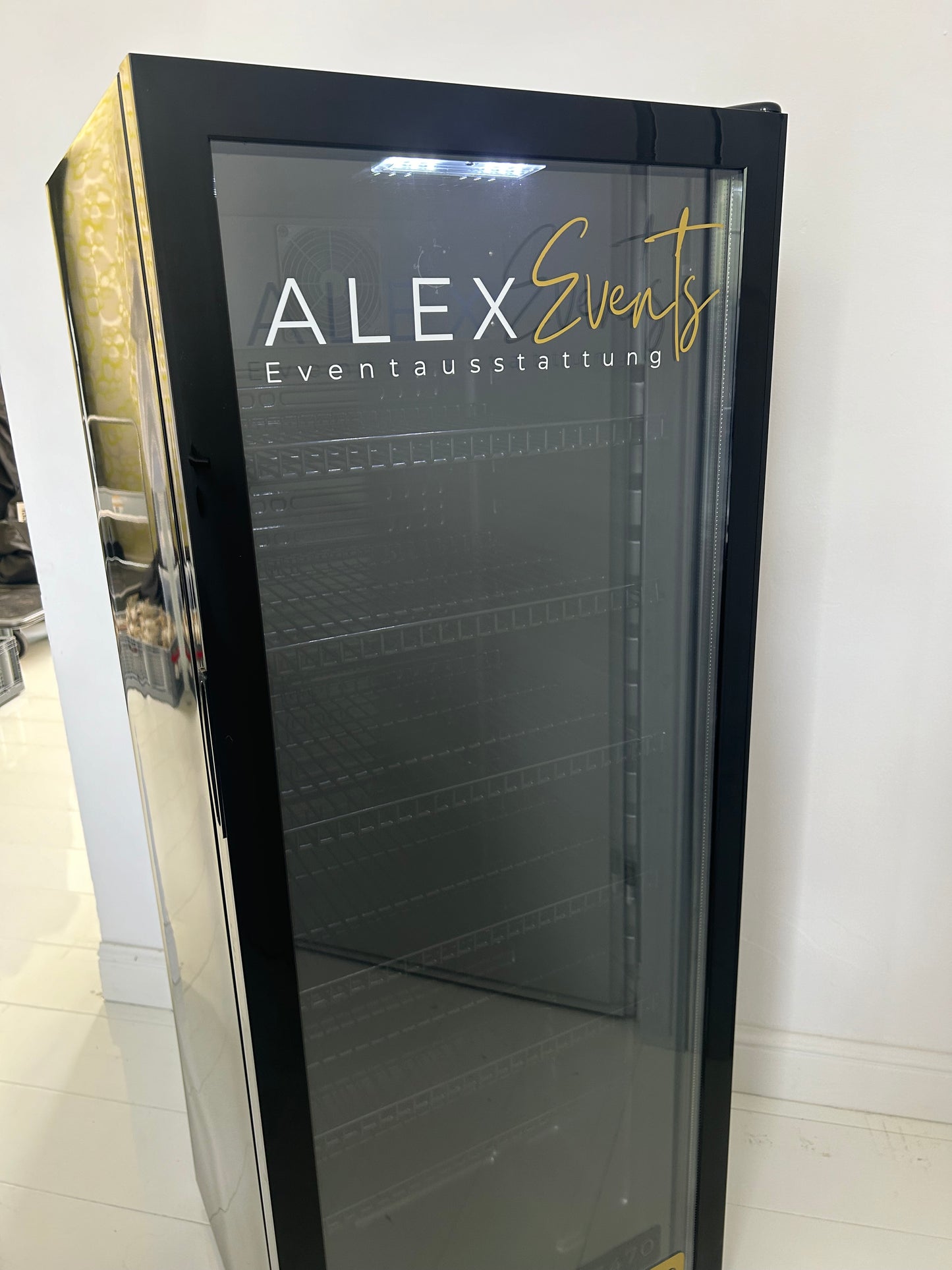 Glastür Getränke Kühlschrank 237 L beleuchtet MIETEN