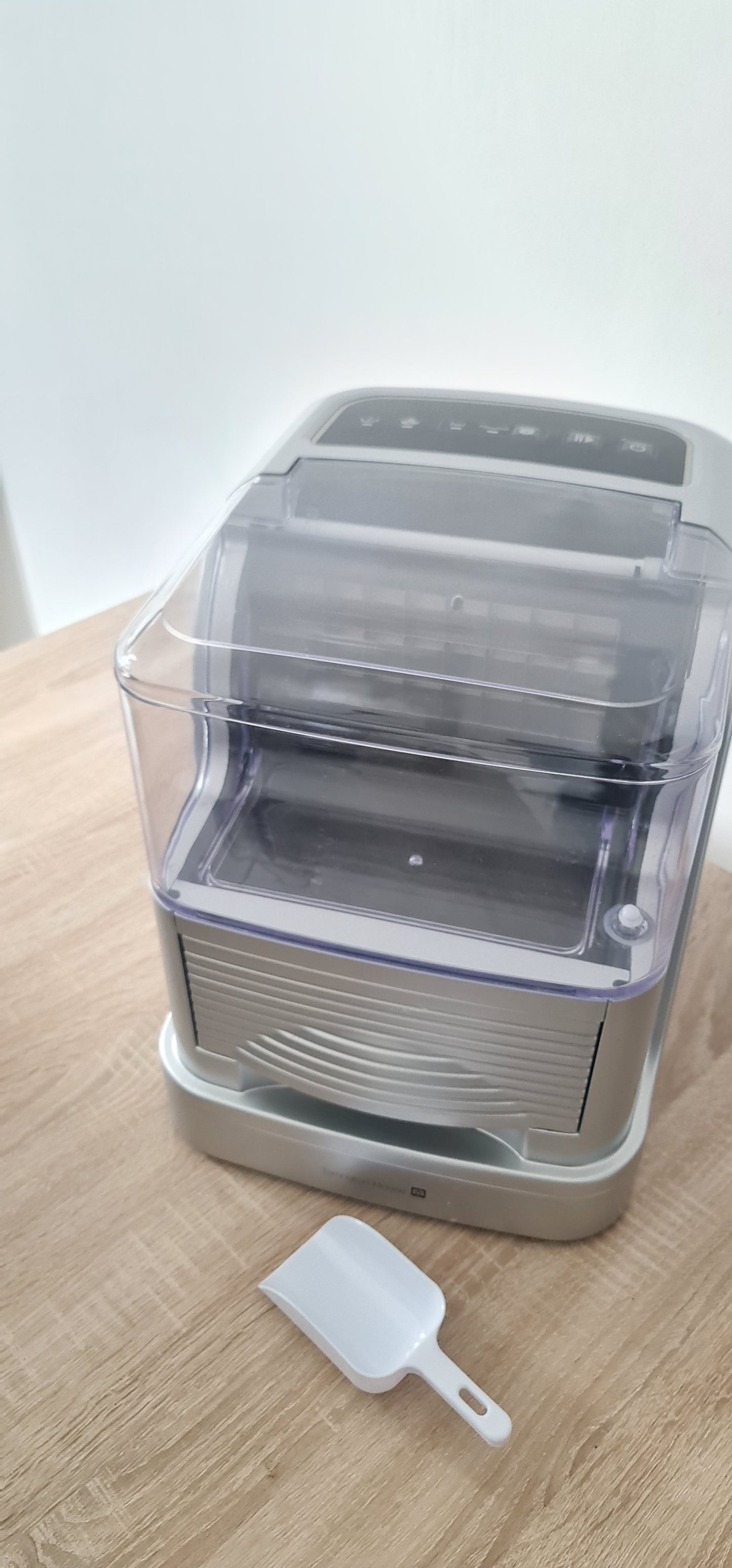 Eiswürfelmaschine 150W 24Stk/21min, bzw. 15kg/24h MIETEN Eiswürfelbereiter