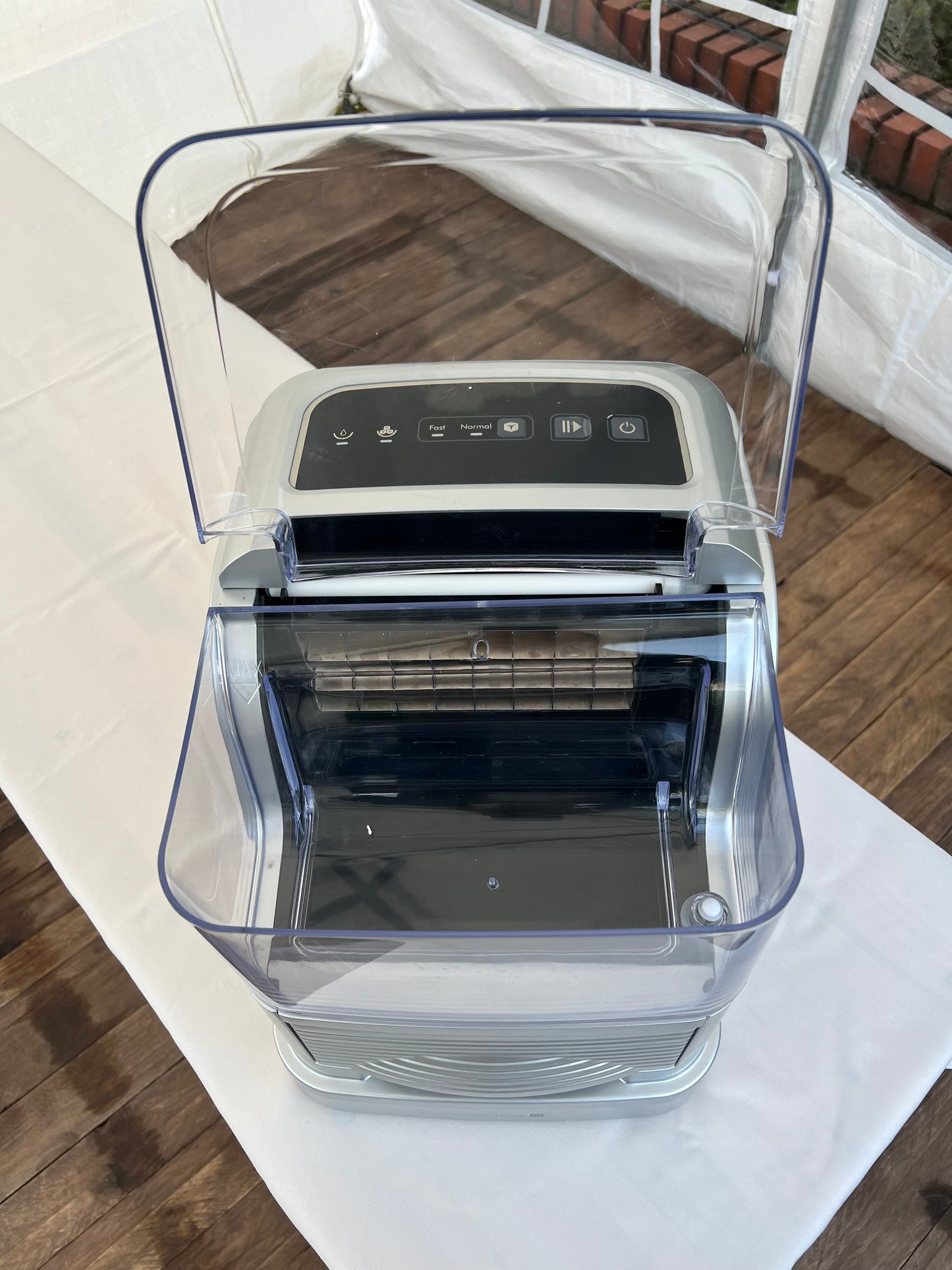 Eiswürfelmaschine 150W 24Stk/21min, bzw. 15kg/24h MIETEN Eiswürfelbereiter
