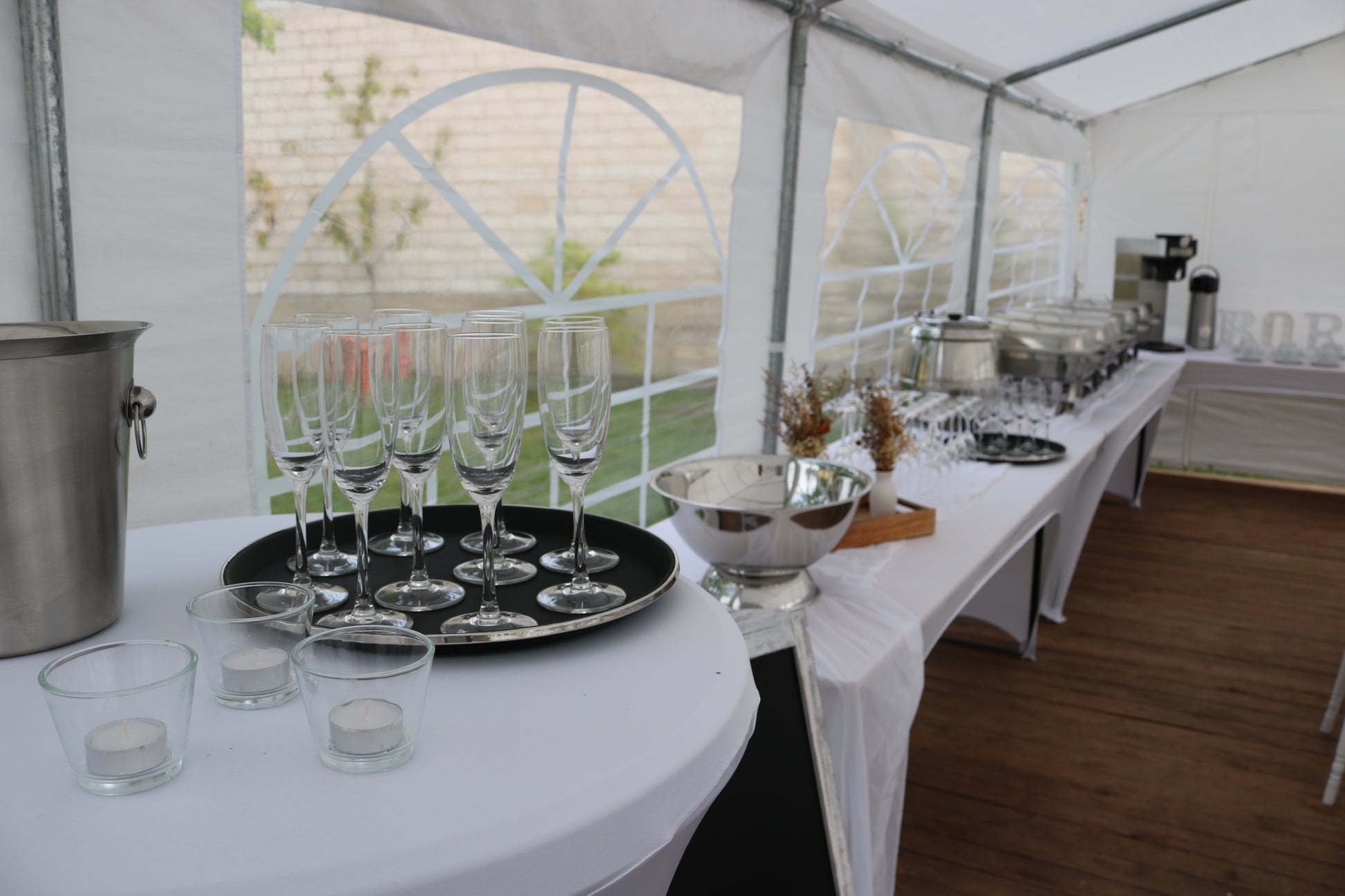 Bild von Servier-Tablett (Schwarz) MIETEN 