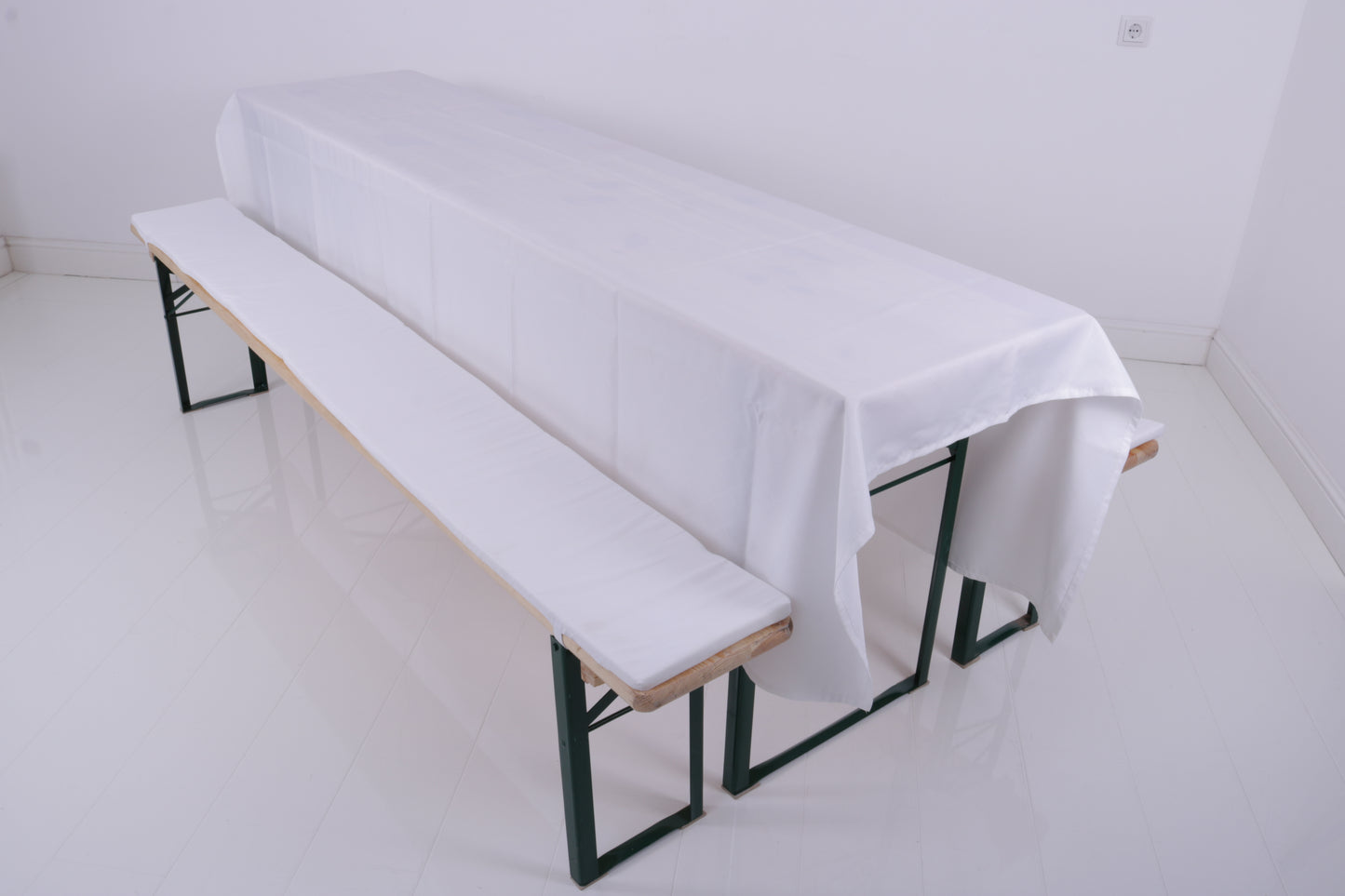 Bierzeltgarnitur (2 Bänke, 1 Tisch 50cm breit) MIETEN Festzeltgarnitur Anlieferung möglich Hussen