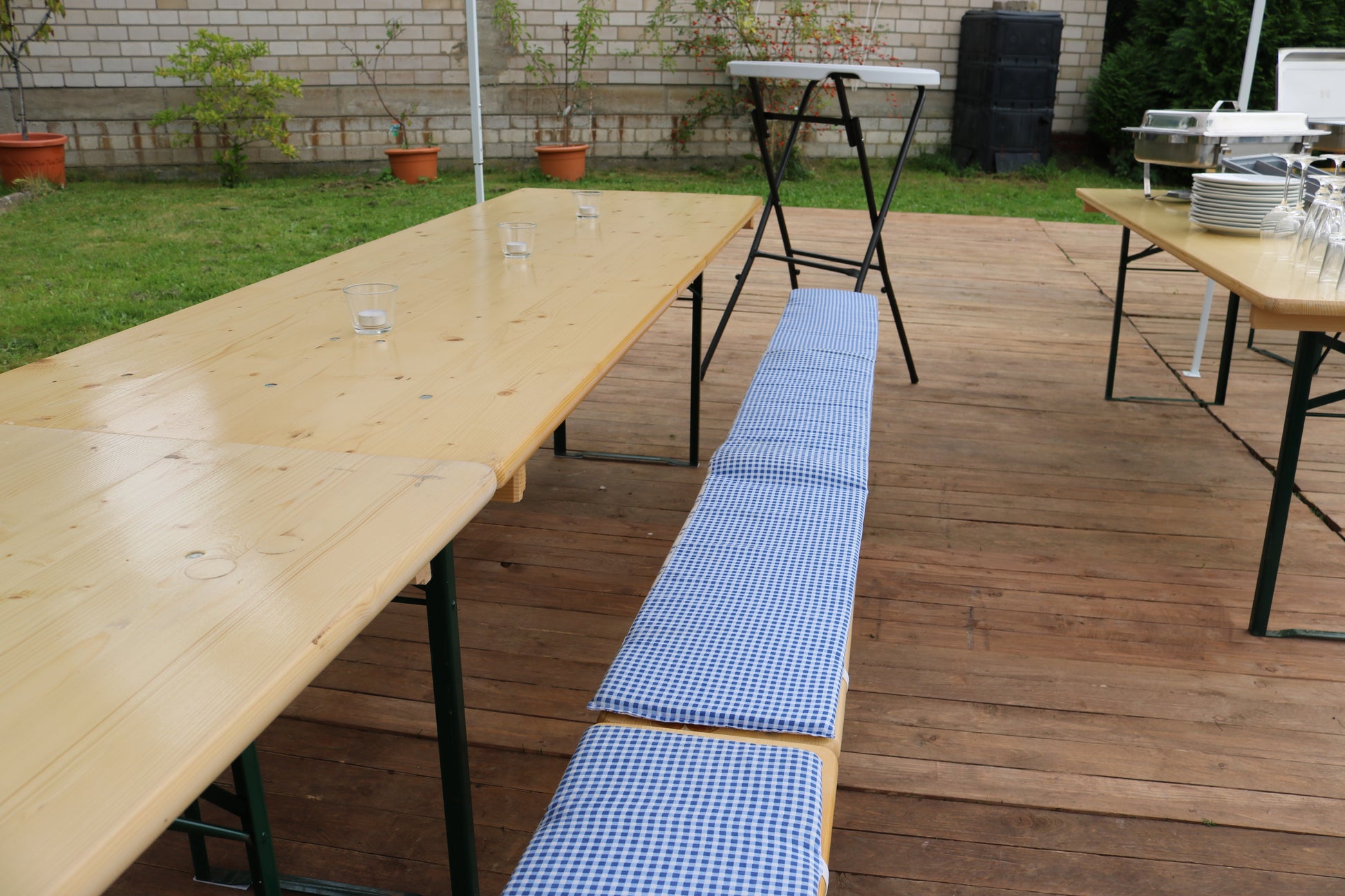 Bild von Bankauflagen f. Bierzeltgarnitur (Weiß) Polster MIETEN Sitzkissen