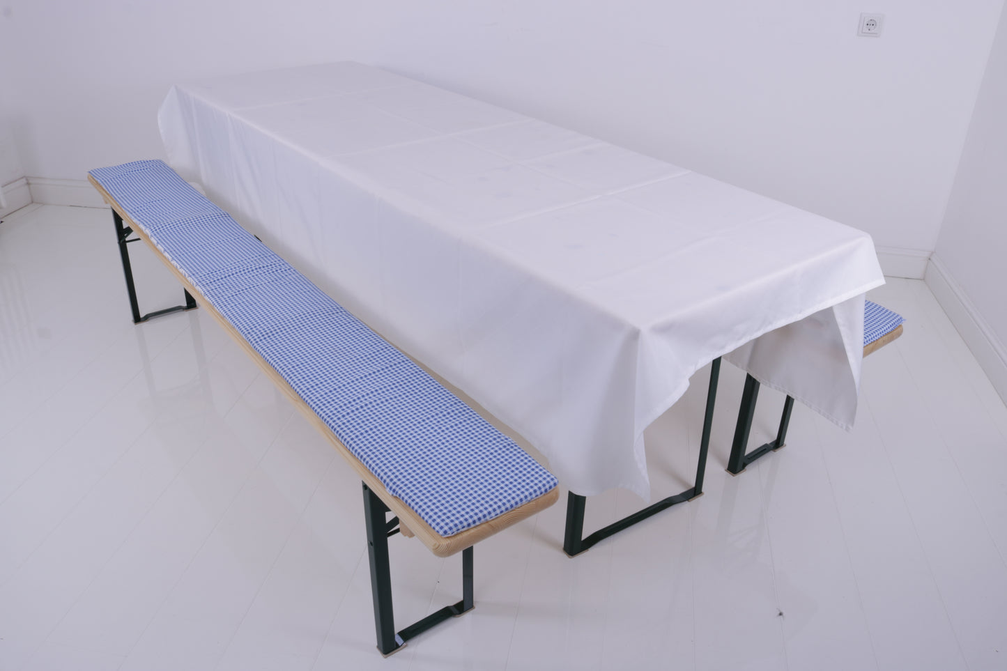Extra breite Bierzeltgarnitur Set (2 Bänke, 1 Tisch 70cm breit)  MIETEN Festzeltgarnitur Anlieferung möglich Hussen