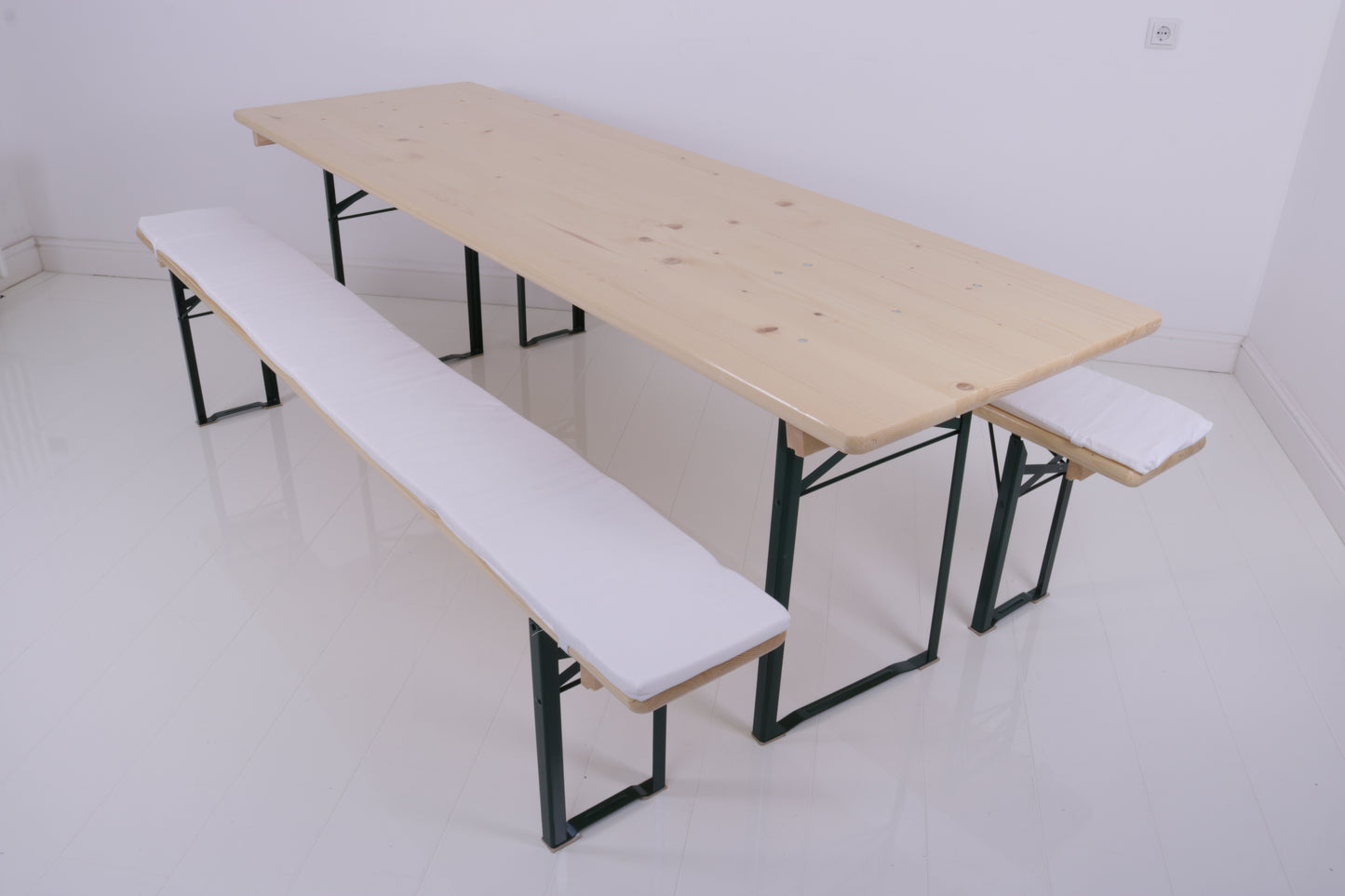 Extra breite Bierzeltgarnitur Set (2 Bänke, 1 Tisch 70cm breit)  MIETEN Festzeltgarnitur Anlieferung möglich Hussen