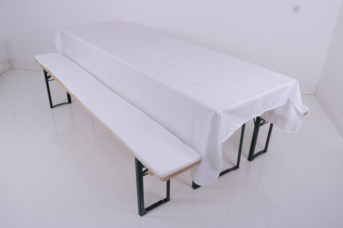 Extra breite Bierzeltgarnitur Set (2 Bänke, 1 Tisch 70cm breit)  MIETEN Festzeltgarnitur Anlieferung möglich Hussen