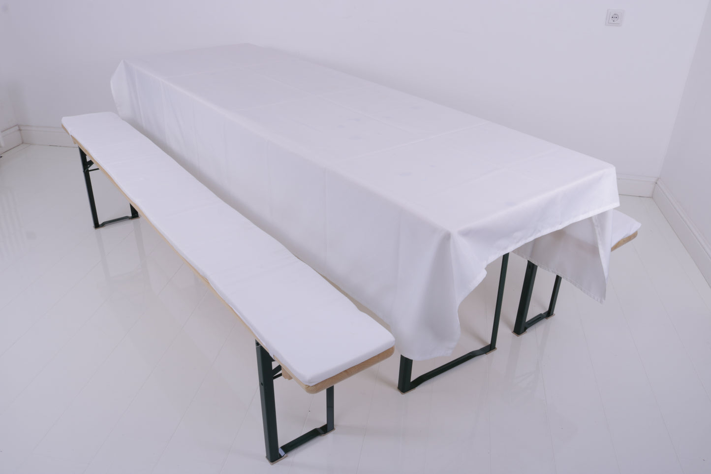 Extra breite Bierzeltgarnitur Set (2 Bänke, 1 Tisch 70cm breit)  MIETEN Festzeltgarnitur Anlieferung möglich Hussen