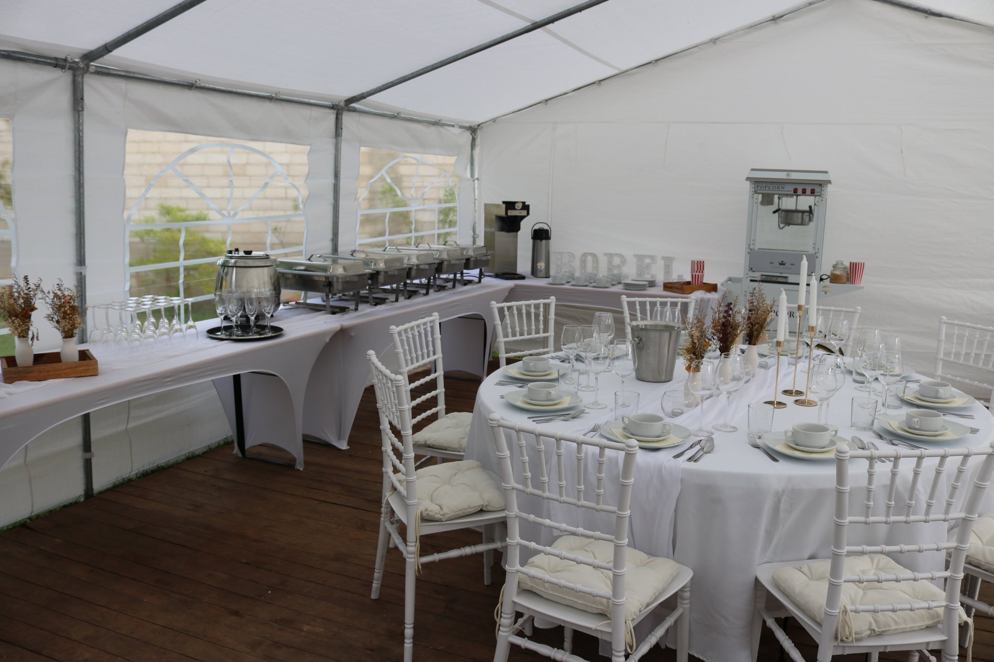 Bild von Runde Tischdecke für Banketttisch (Weiß) MIETEN 