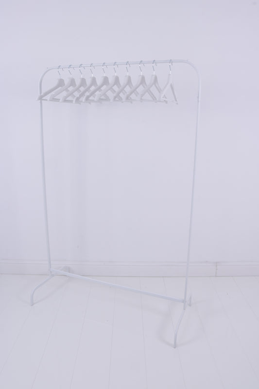 Bild von Kleiderbügel Holz (weiß) für Gaderobenständer MIETEN Flohmarkt