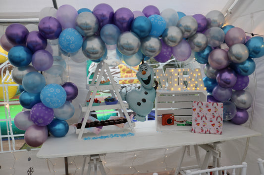 Bild von Geschenktisch (Tisch, Leiter-Regal) MIETEN 