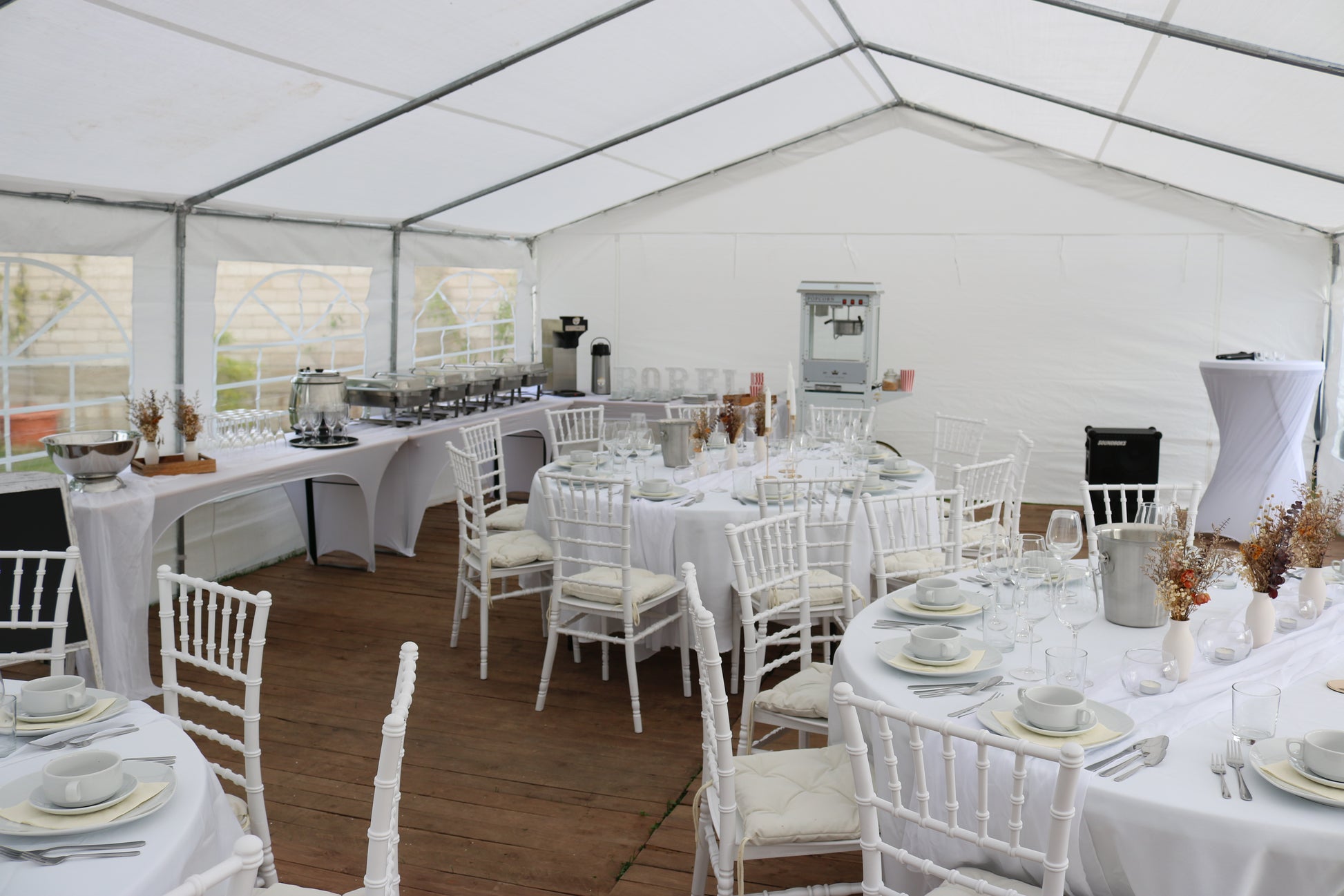 Bild von Banketttisch Tisch Rund 180cm (10 Personen) MIETEN Hochzeit Runder Tisch